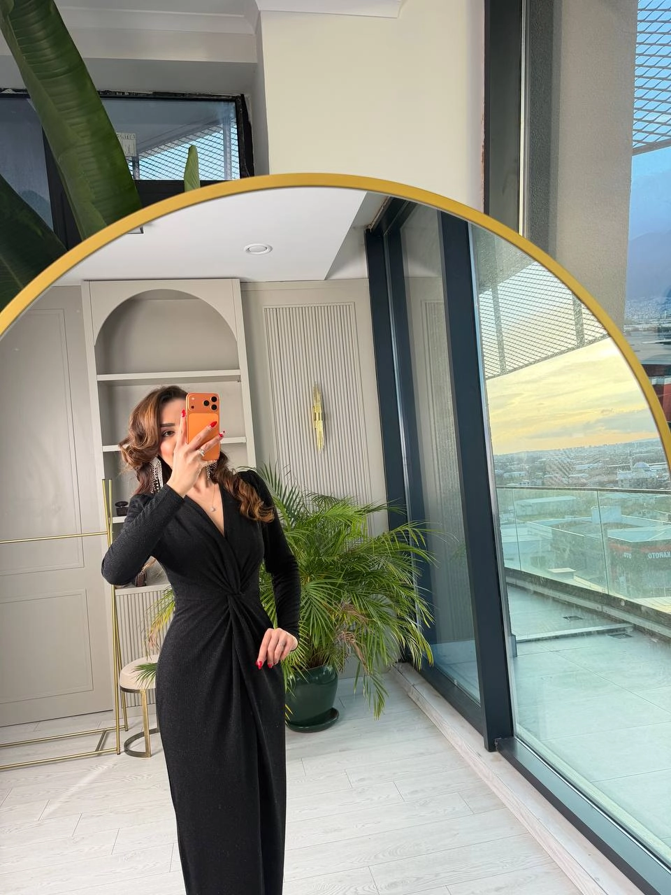 Siyah%20Düğüm%20Detaylı%20Işıltılı%20Kumaş%20Likralı%20Elbise