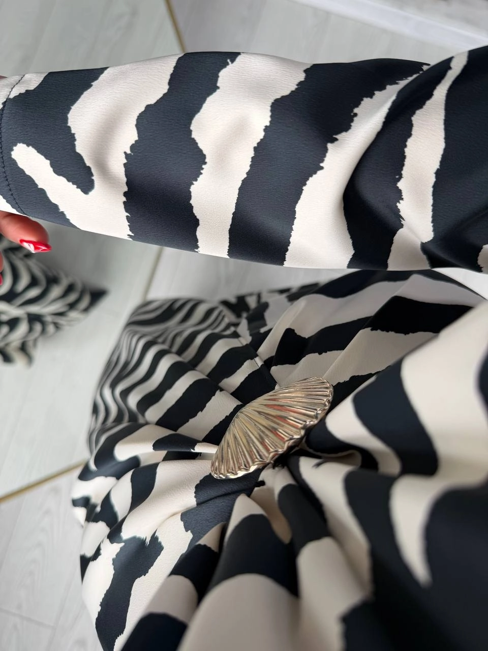 Zebra%20Desen%20Bel%20Toka%20Detaylı%20Tok%20Saten%20Lüks%20Kalite%20Elbise