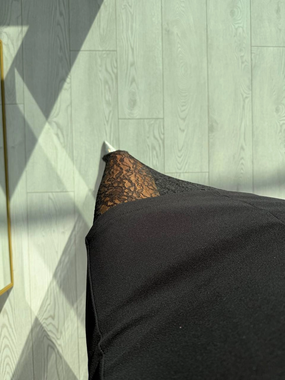 Tasarım%20Dantel%20Detay%20Kayık%20Yaka%20Atlas%20Kumaş%20Elbise