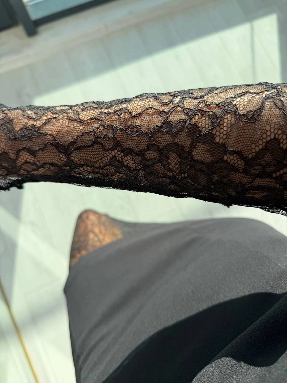 Tasarım%20Dantel%20Detay%20Kayık%20Yaka%20Atlas%20Kumaş%20Elbise