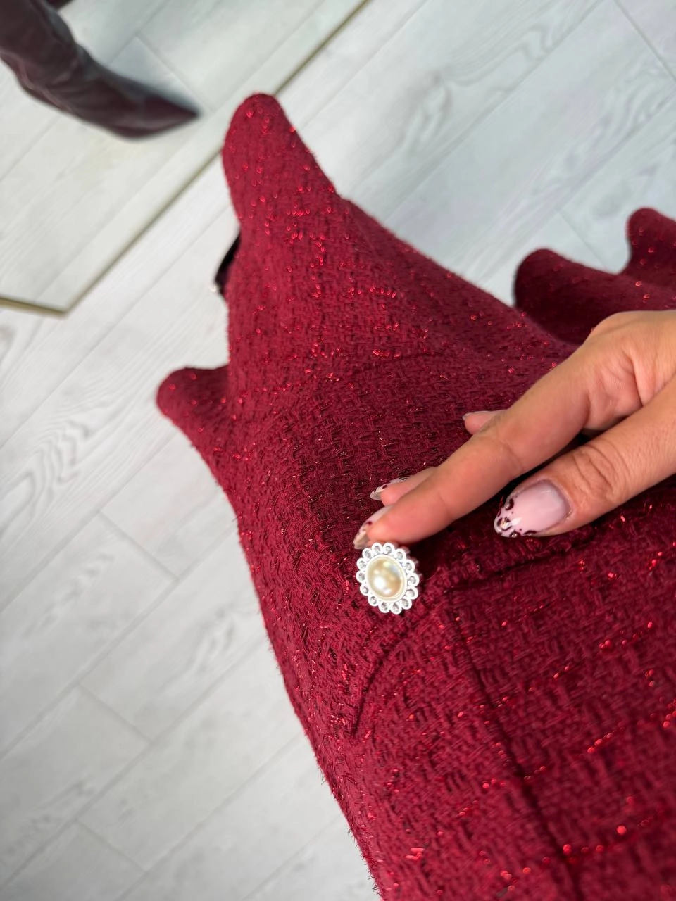 Bordo%20Kol%20Detay%20İnci%20Düğmeli%20Tuvid%20Kumaş%20Elbise