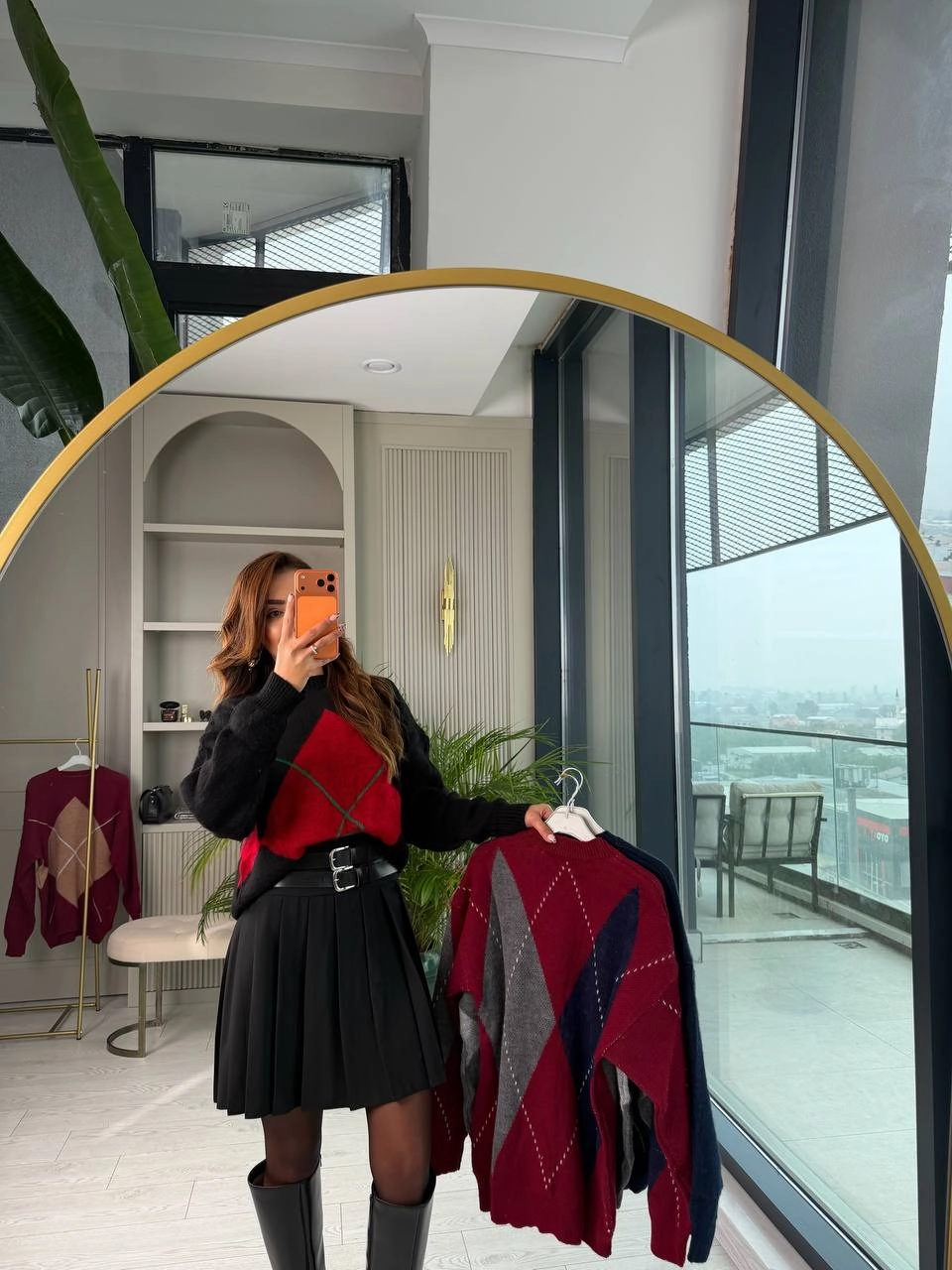 Siyah%20Zemin%20Kırmızı%20Desenli%20Kazak