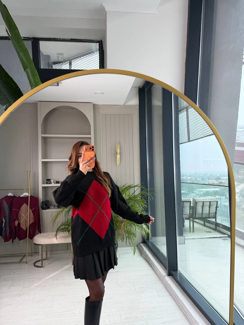 Siyah%20Zemin%20Kırmızı%20Desenli%20Kazak