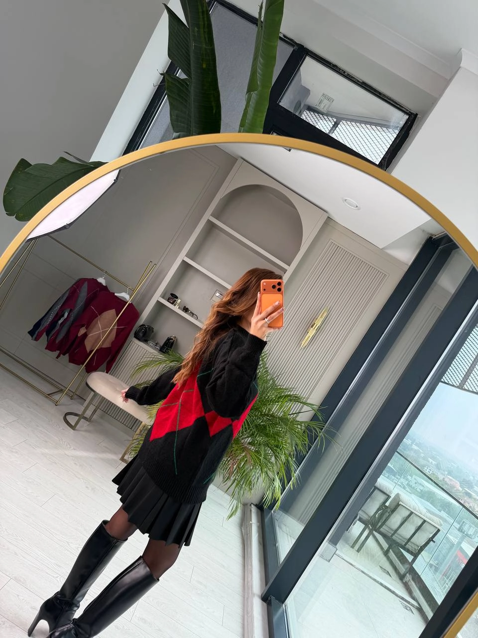 Siyah%20Zemin%20Kırmızı%20Desenli%20Kazak