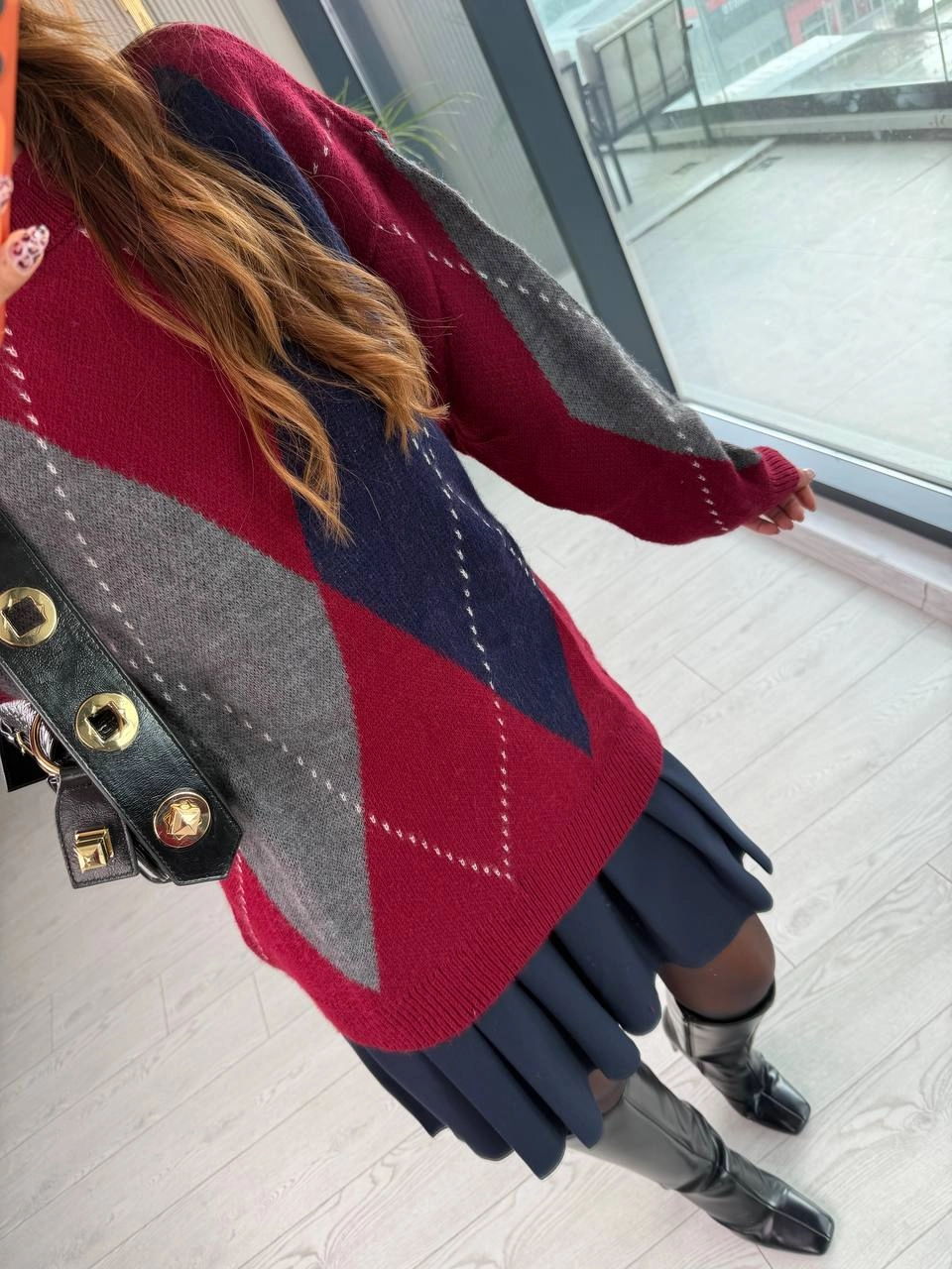 Bordo%20Zemin%20Lacivert%20Gri%20Baklava%20Desenli%20Kazak