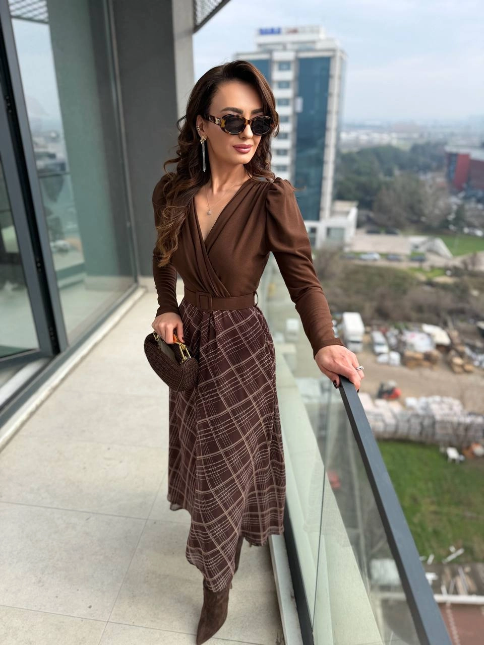 Kahverengi%20Ekose%20Desen%20Kemerli%20Astarlı%20Elbise