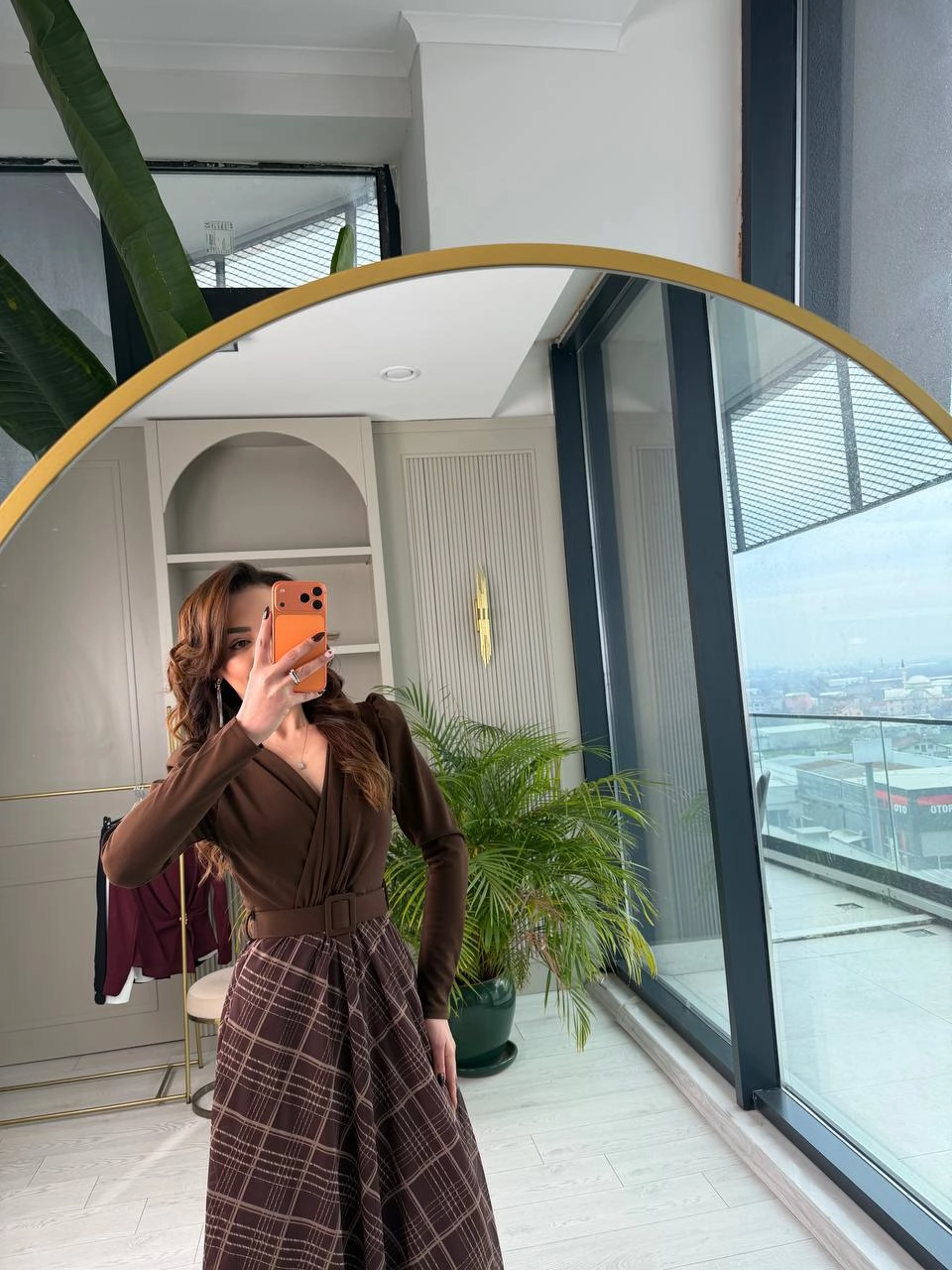 Kahverengi%20Ekose%20Desen%20Kemerli%20Astarlı%20Elbise