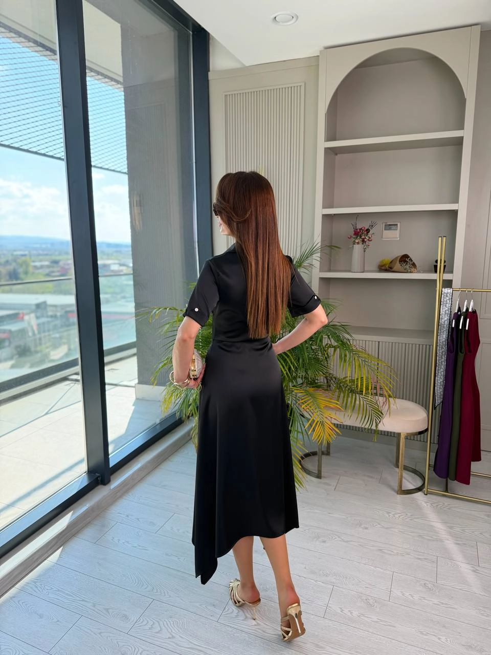 Siyah%20Fularlı%20Tok%20Saten%20Elbise