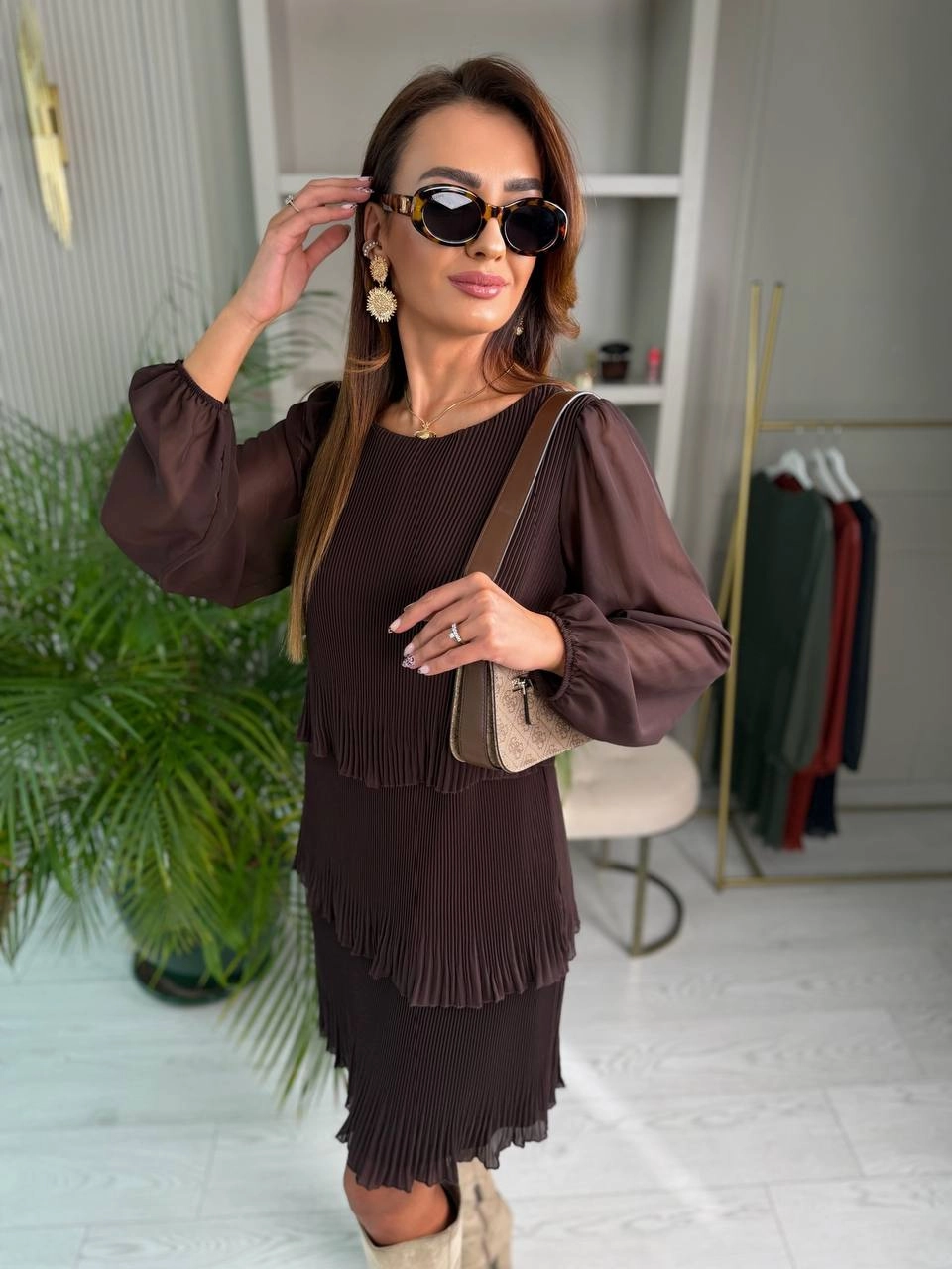 Kahverengi%20Piliseli%20Katlı%20Astarlı%20Uzun%20Kol%20Premium%20Şifon%20Elbise
