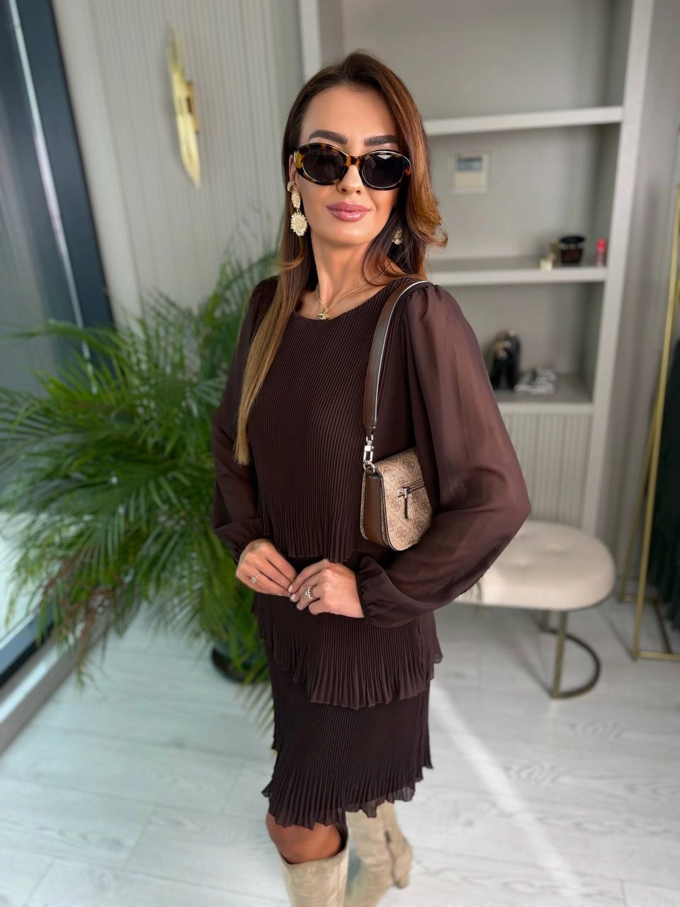 Kahverengi%20Piliseli%20Katlı%20Astarlı%20Uzun%20Kol%20Premium%20Şifon%20Elbise