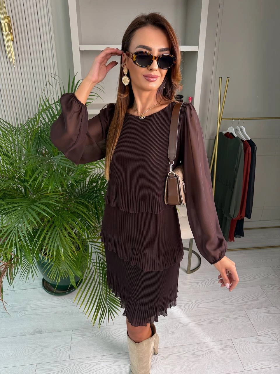 Kahverengi%20Piliseli%20Katlı%20Astarlı%20Uzun%20Kol%20Premium%20Şifon%20Elbise