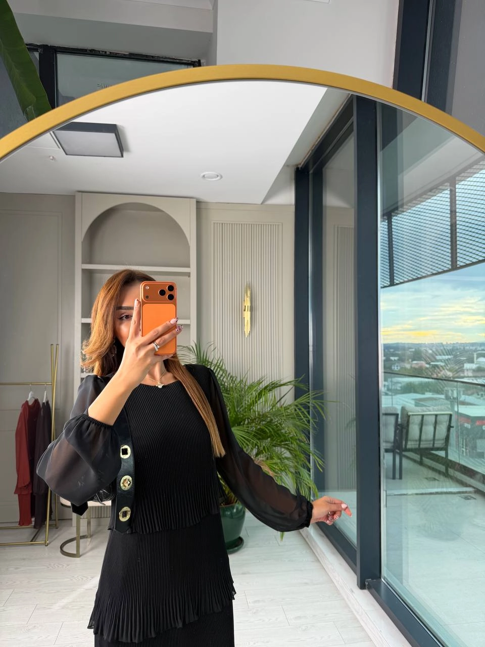 Siyah%20Piliseli%20Katlı%20Astarlı%20Uzun%20Kol%20Premium%20Şifon%20Elbise