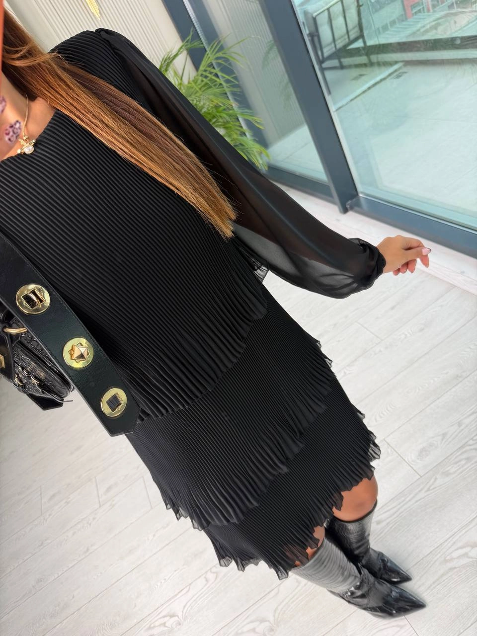 Siyah%20Piliseli%20Katlı%20Astarlı%20Uzun%20Kol%20Premium%20Şifon%20Elbise