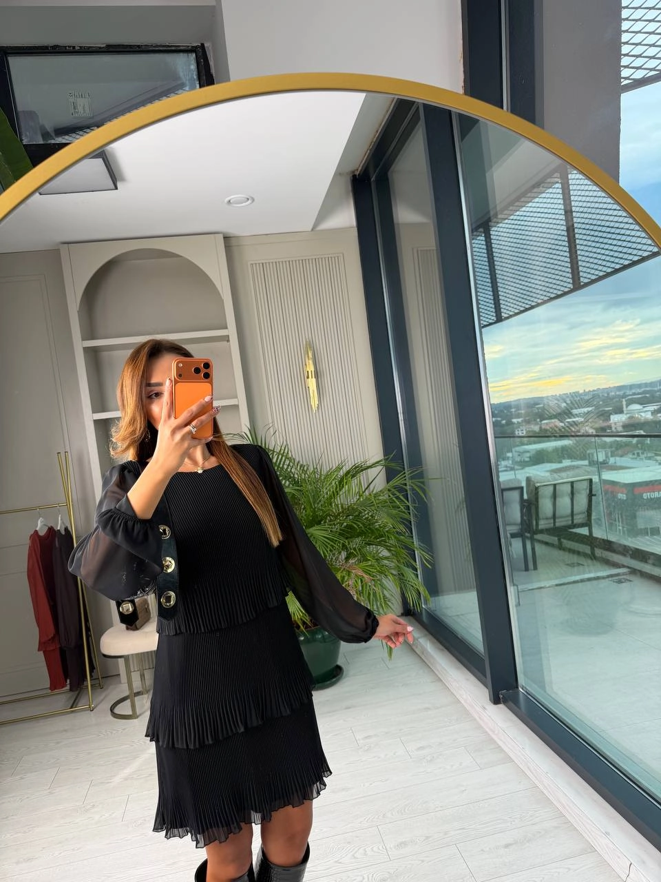 Siyah%20Piliseli%20Katlı%20Astarlı%20Uzun%20Kol%20Premium%20Şifon%20Elbise