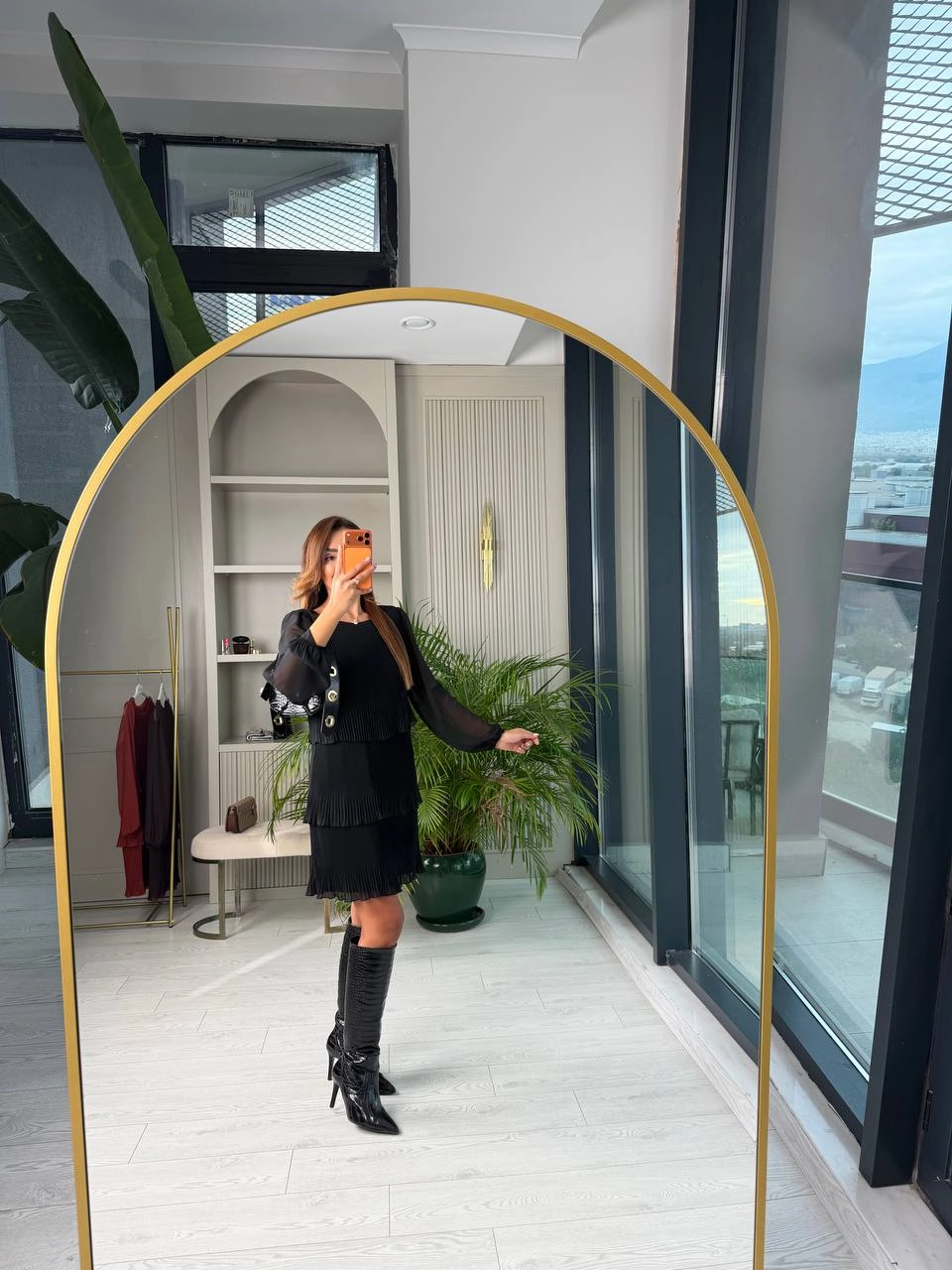 Siyah%20Piliseli%20Katlı%20Astarlı%20Uzun%20Kol%20Premium%20Şifon%20Elbise