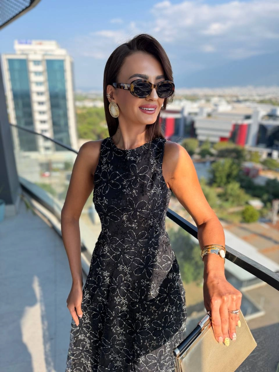 Siyah%20İşleme%20Detaylı%20Astarlı%20Elbise