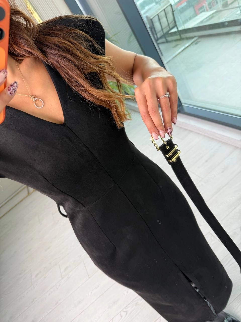 Siyah%20Kemerli%20Vatkalı%20Nubuk%20Süet%20Elbise