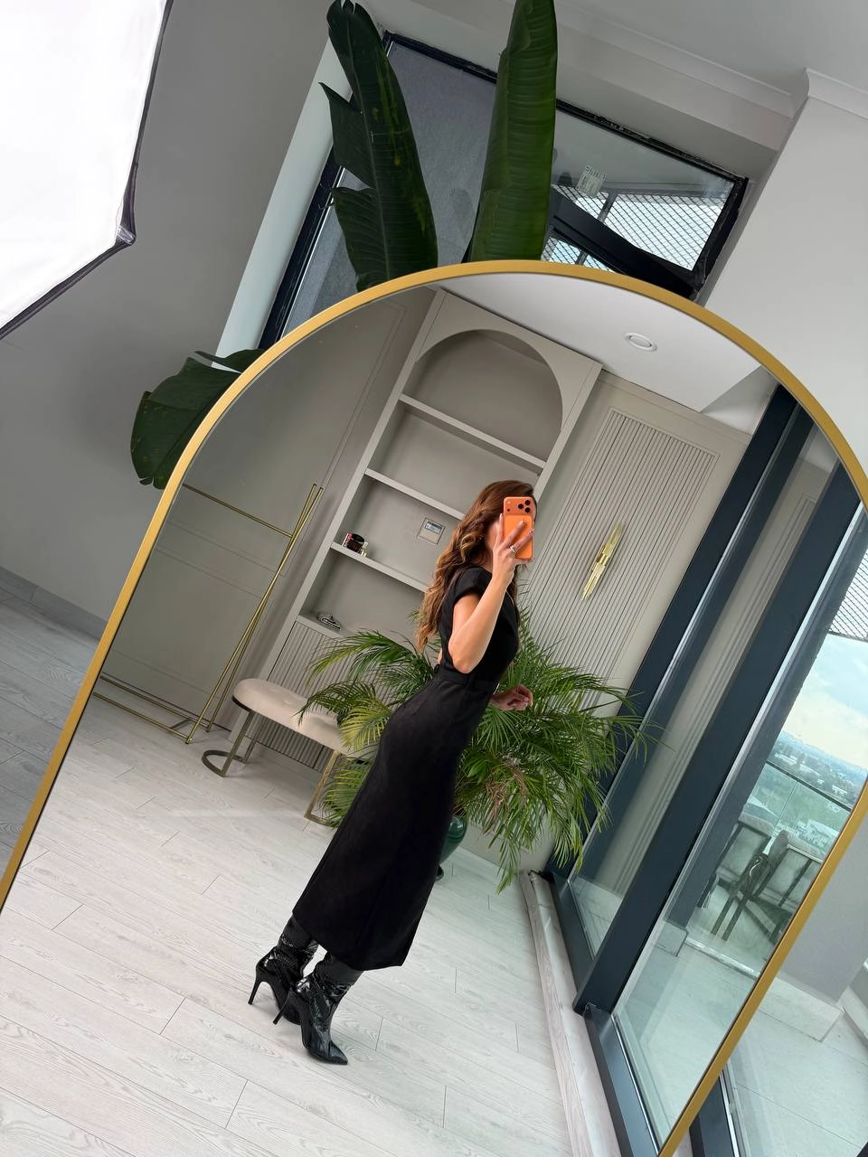 Siyah%20Kemerli%20Vatkalı%20Nubuk%20Süet%20Elbise