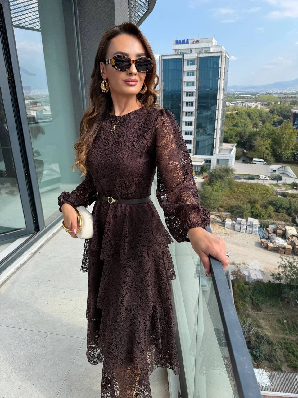 Tasarım%20Kahverengi%20Kat%20Kat%20Kemerli%20Astarlı%20Premium%20Dantel%20Elbise