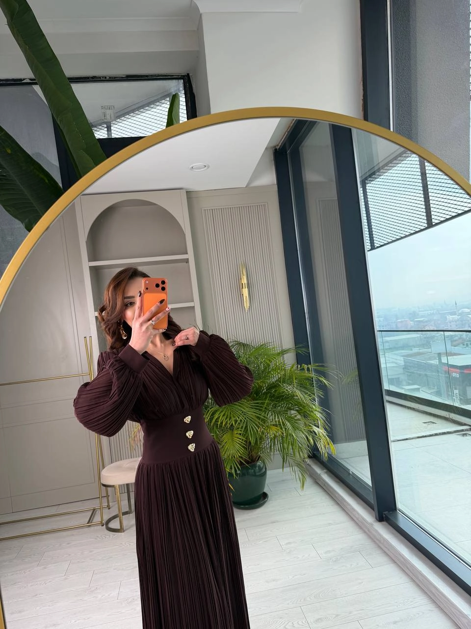 Tasarım%20Kahverengi%20İnce%20Piliseli%20Bel%20Detay%20Premium%20Şifon%20Elbise