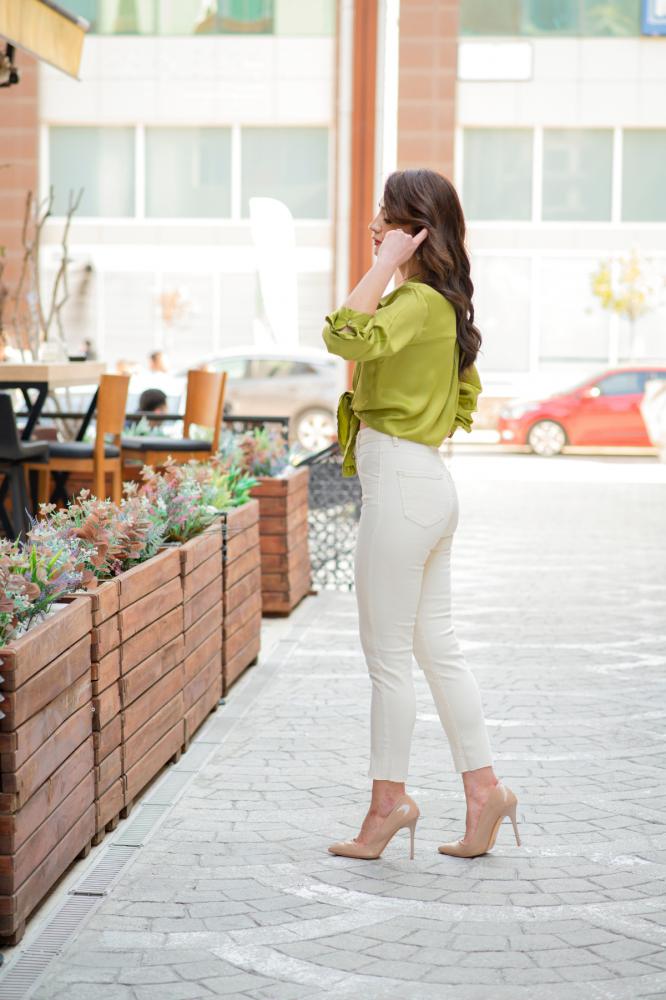 Gabardin%20Kemik%20Rengi%20Paça%20Yırtmaçlı%20Pantolon