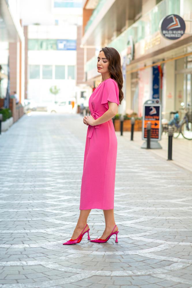 Pembe%20Astarlı%20Yırtmaç%20Detaylı%20Elbise