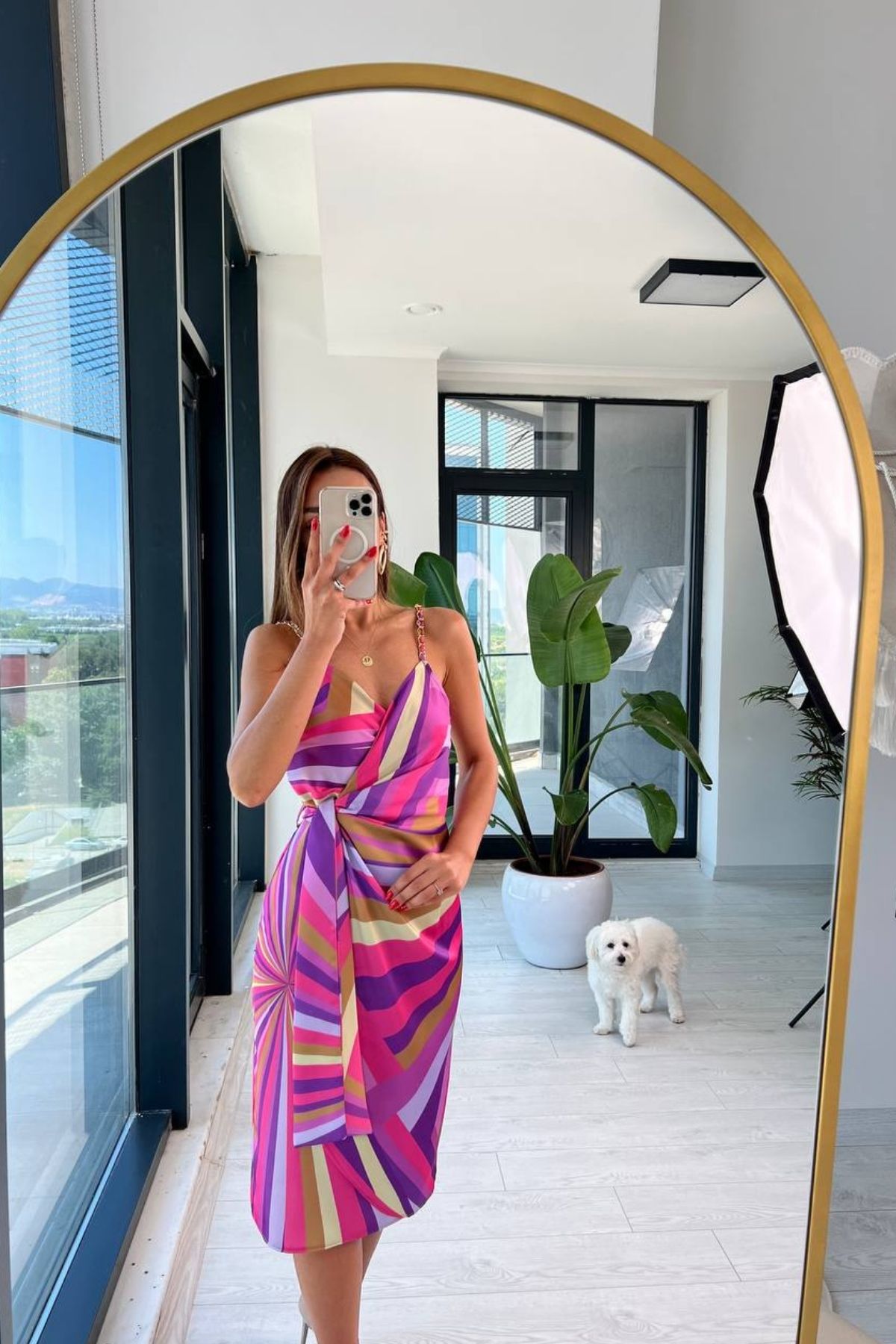 Pembe%20Desenli%20Saten%20Zincir%20Detaylı%20Elbise