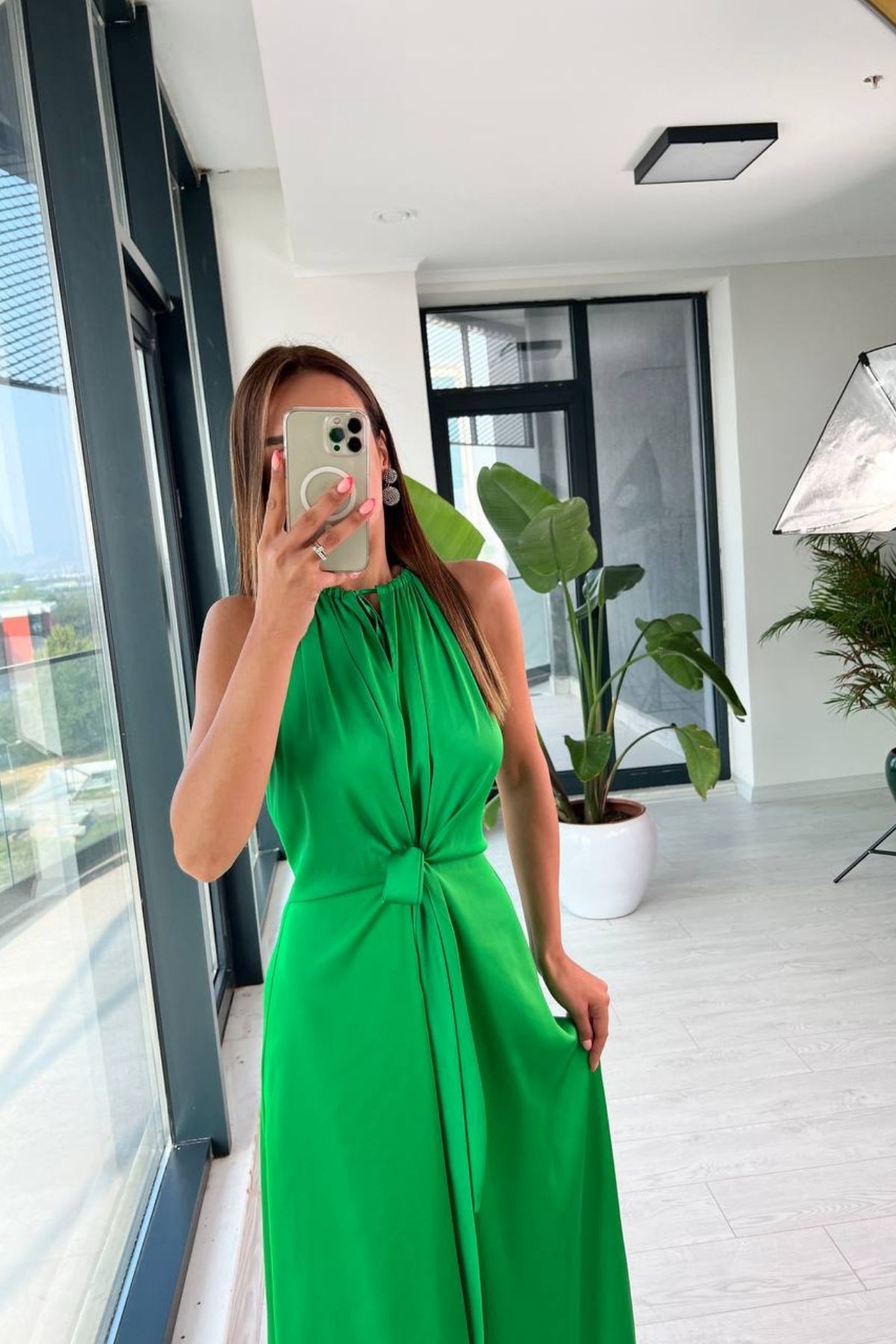 Tasarım%20Yeşil%20İpek%20Saten%20Yırtmaç%20Detaylı%20Elbise