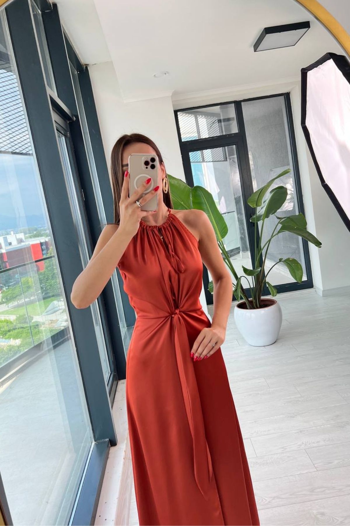 Tasarım%20Kiremit%20İpek%20Saten%20Yırtmaç%20Detaylı%20Elbise