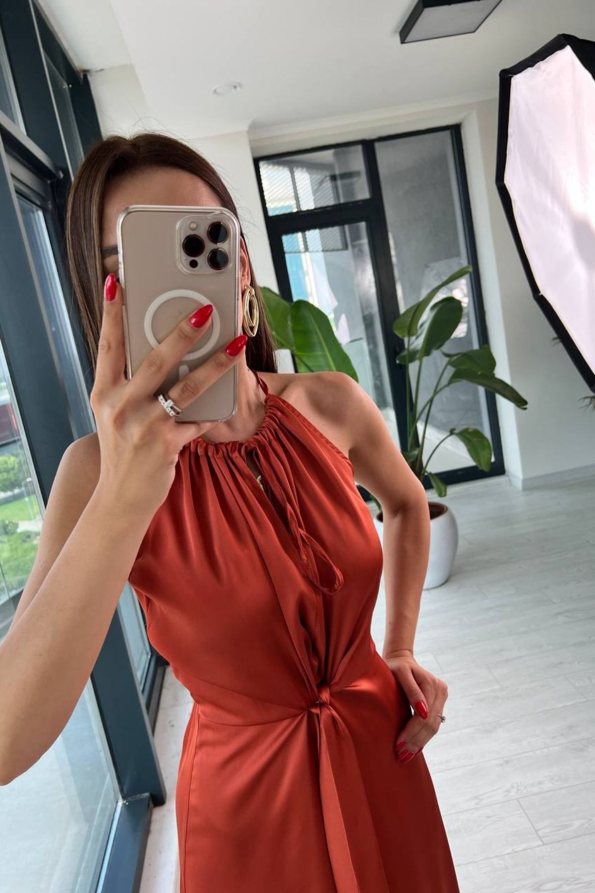 Tasarım%20Kiremit%20İpek%20Saten%20Yırtmaç%20Detaylı%20Elbise