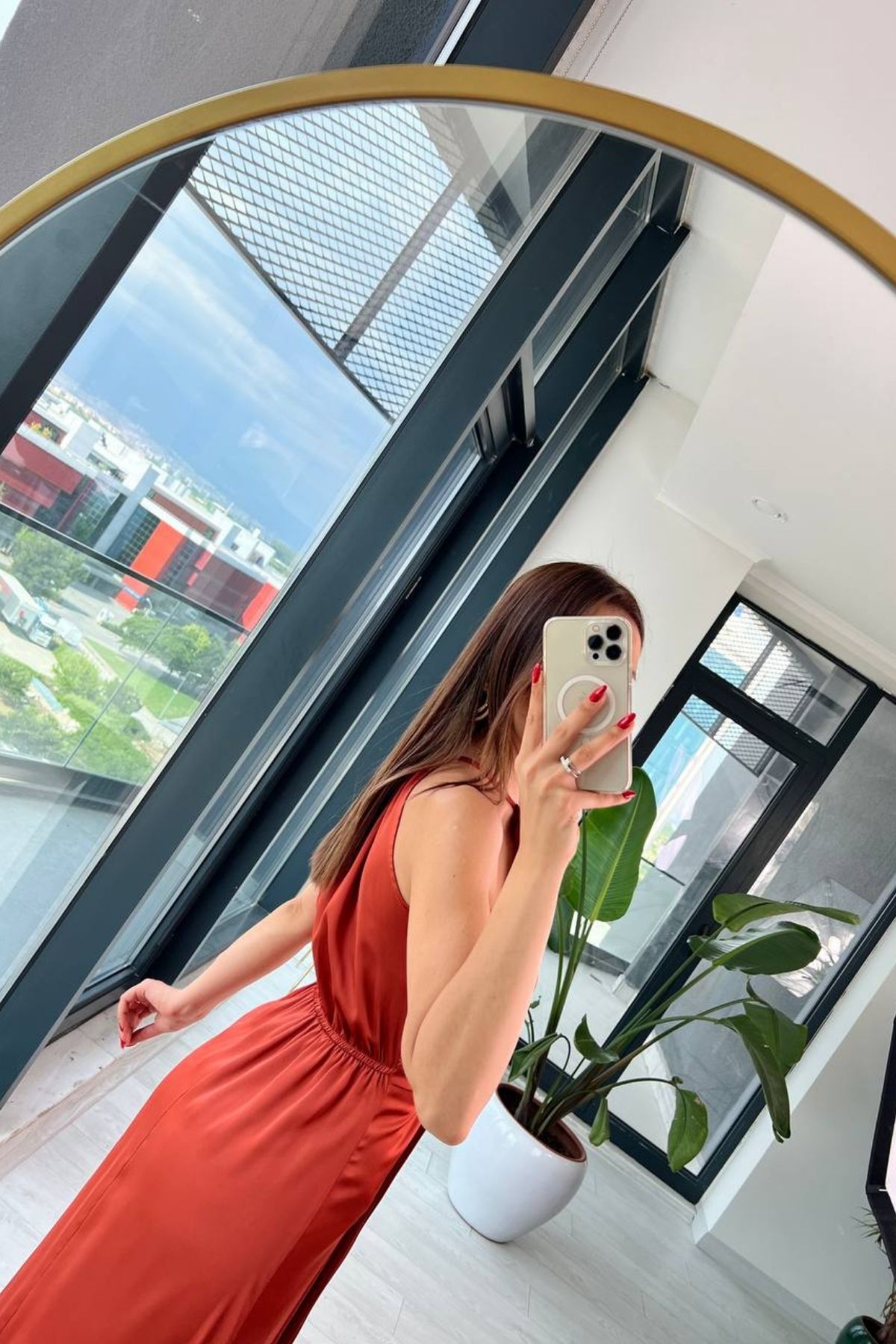 Tasarım%20Kiremit%20İpek%20Saten%20Yırtmaç%20Detaylı%20Elbise