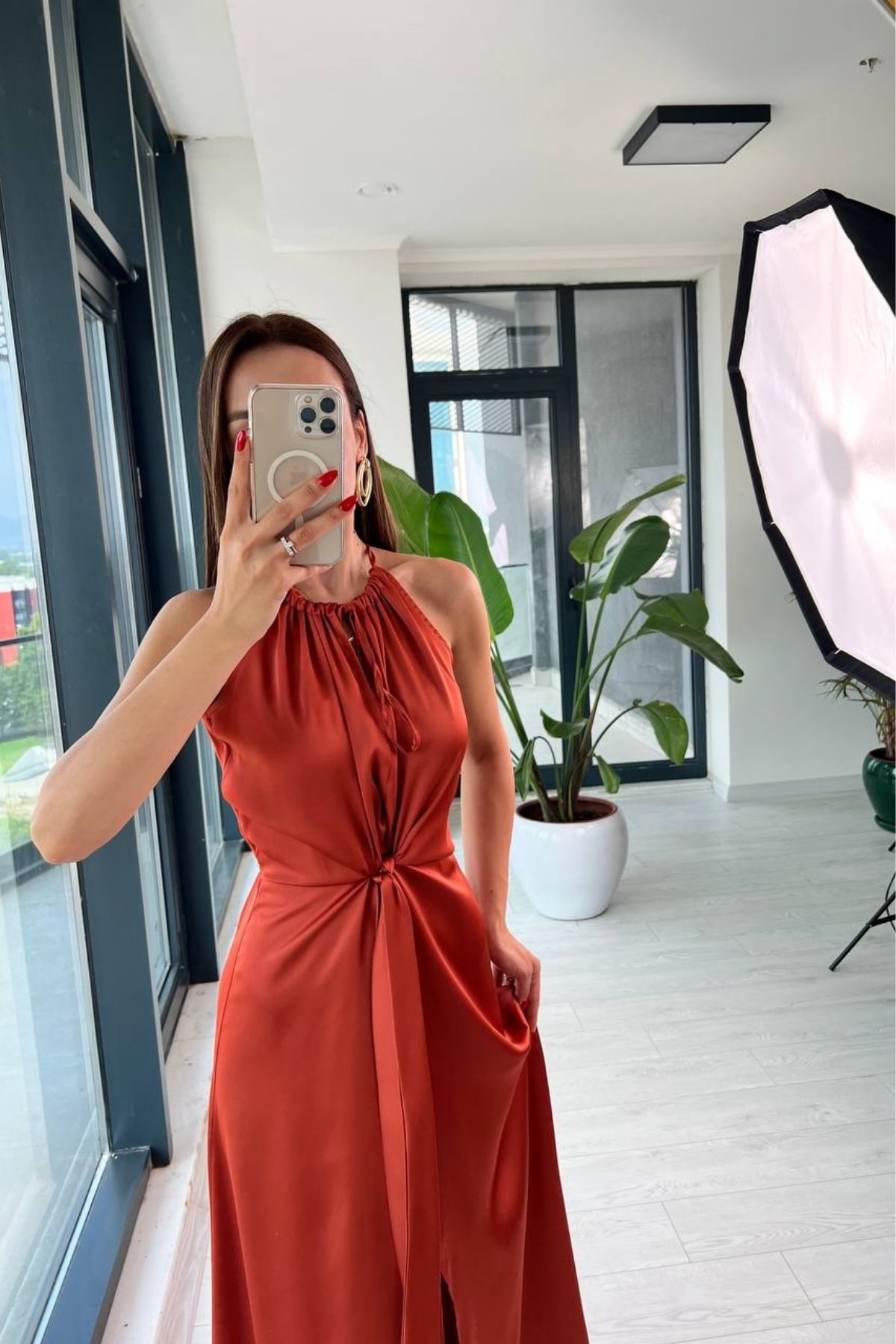 Tasarım%20Kiremit%20İpek%20Saten%20Yırtmaç%20Detaylı%20Elbise