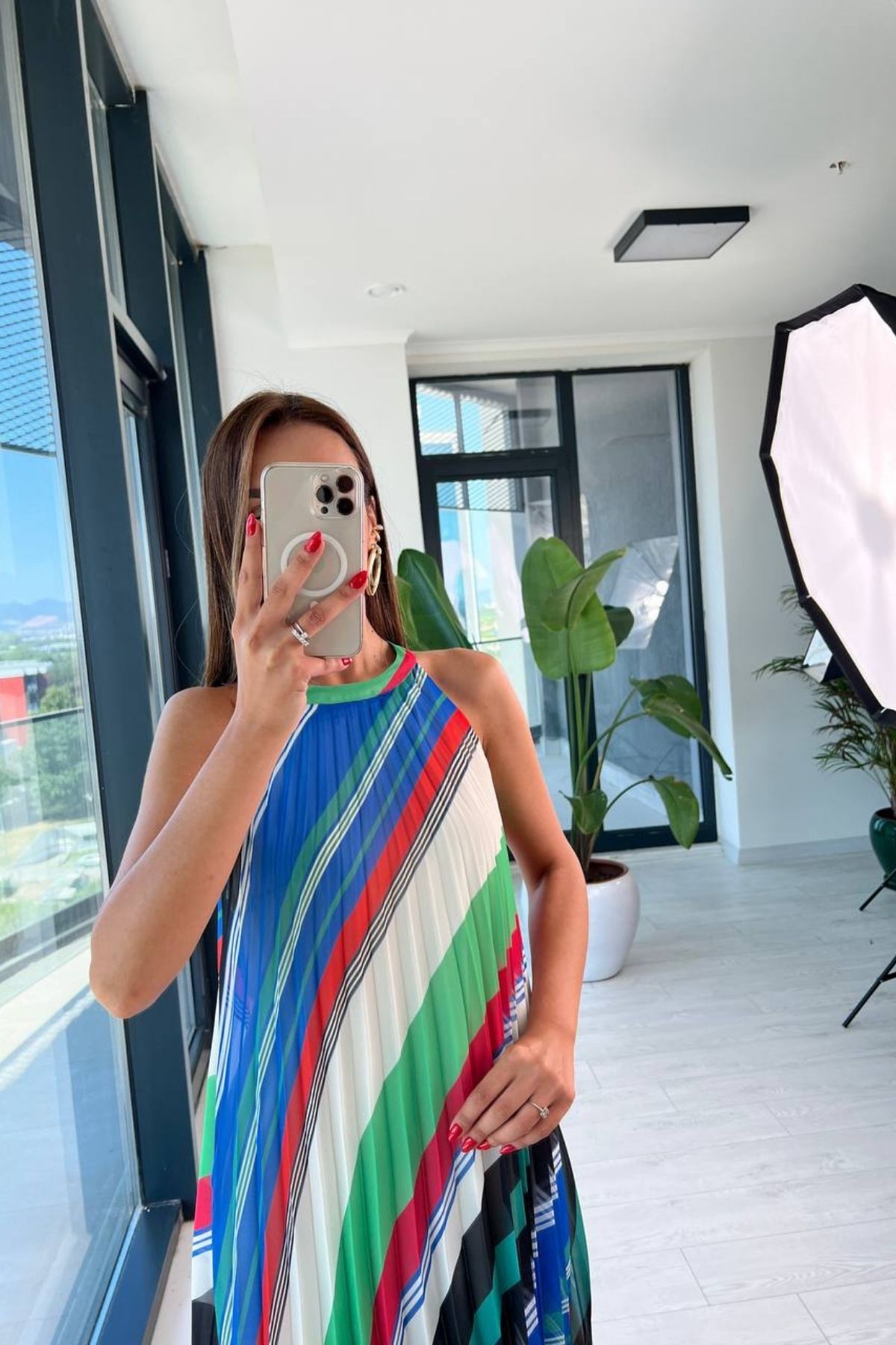 Mavi%20Piliseli%20Astarlı%20Halter%20Yaka%20Şifon%20Elbise