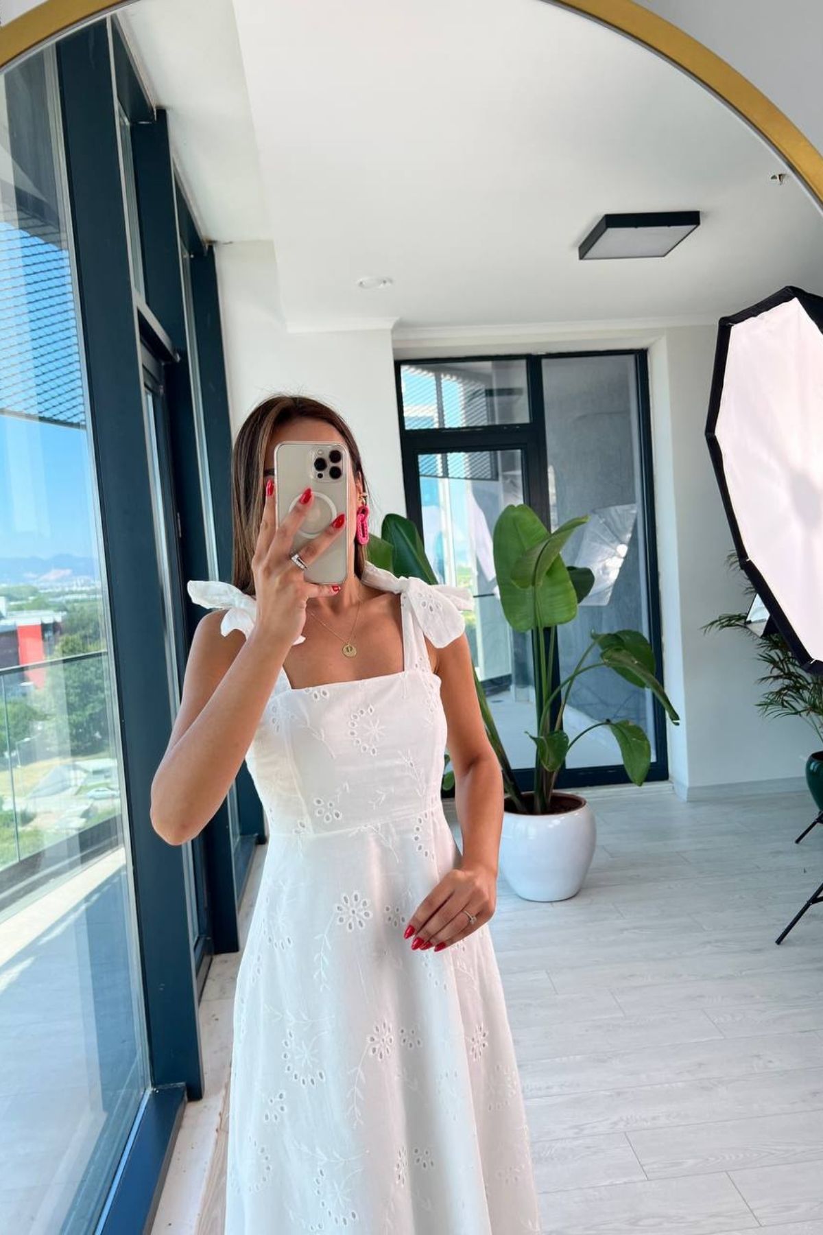 Beyaz%20Fisto%20Astarlı%20Askı%20Detaylı%20Elbise