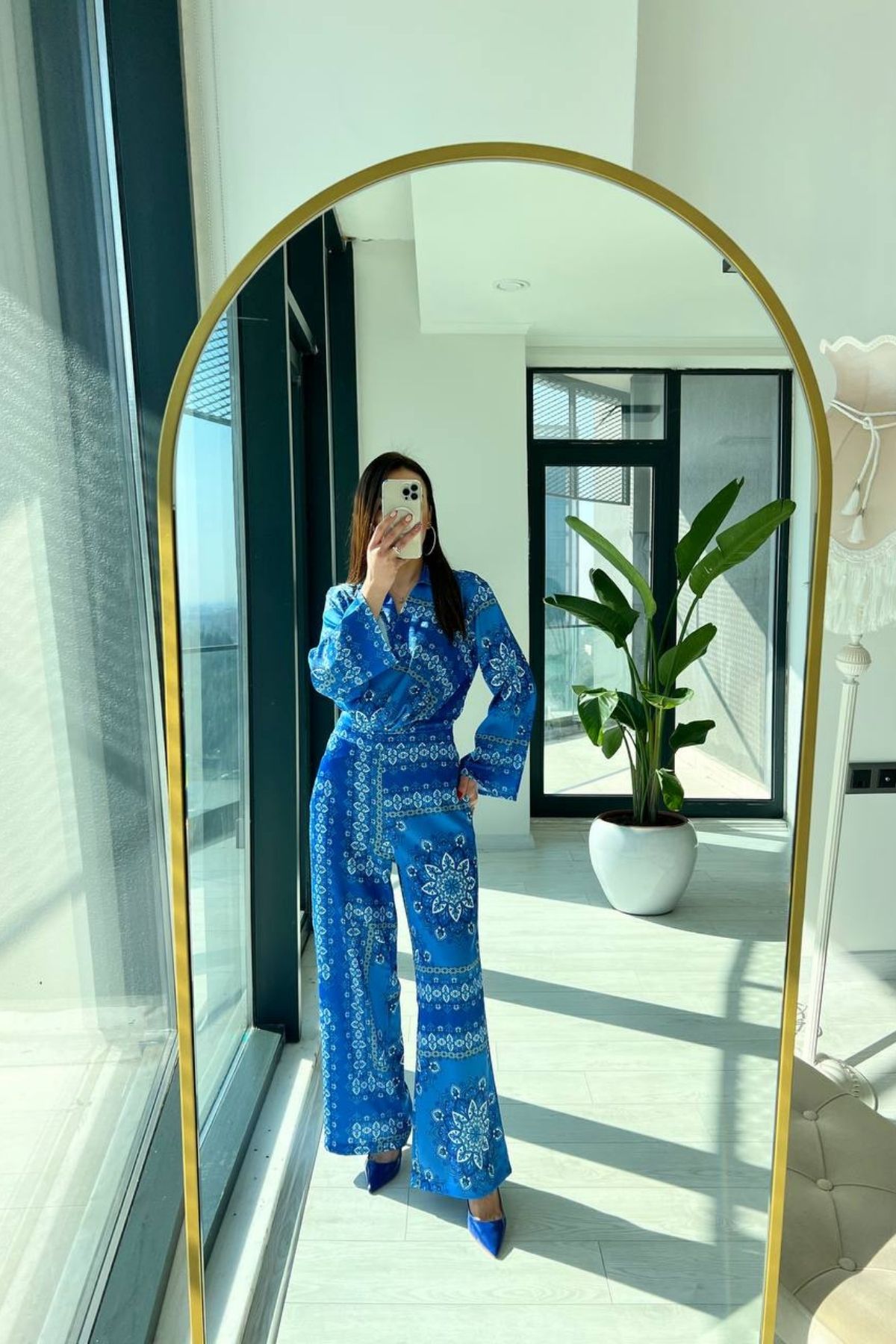 Mavi Tok Saten Desenli Crop Bluz Pantolon Takım