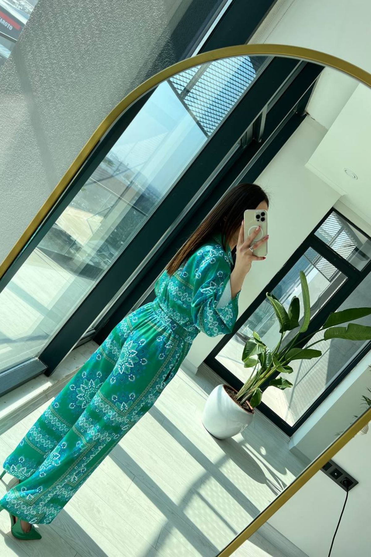 Yeşil Tok Saten Desenli Crop Bluz Pantolon Takım