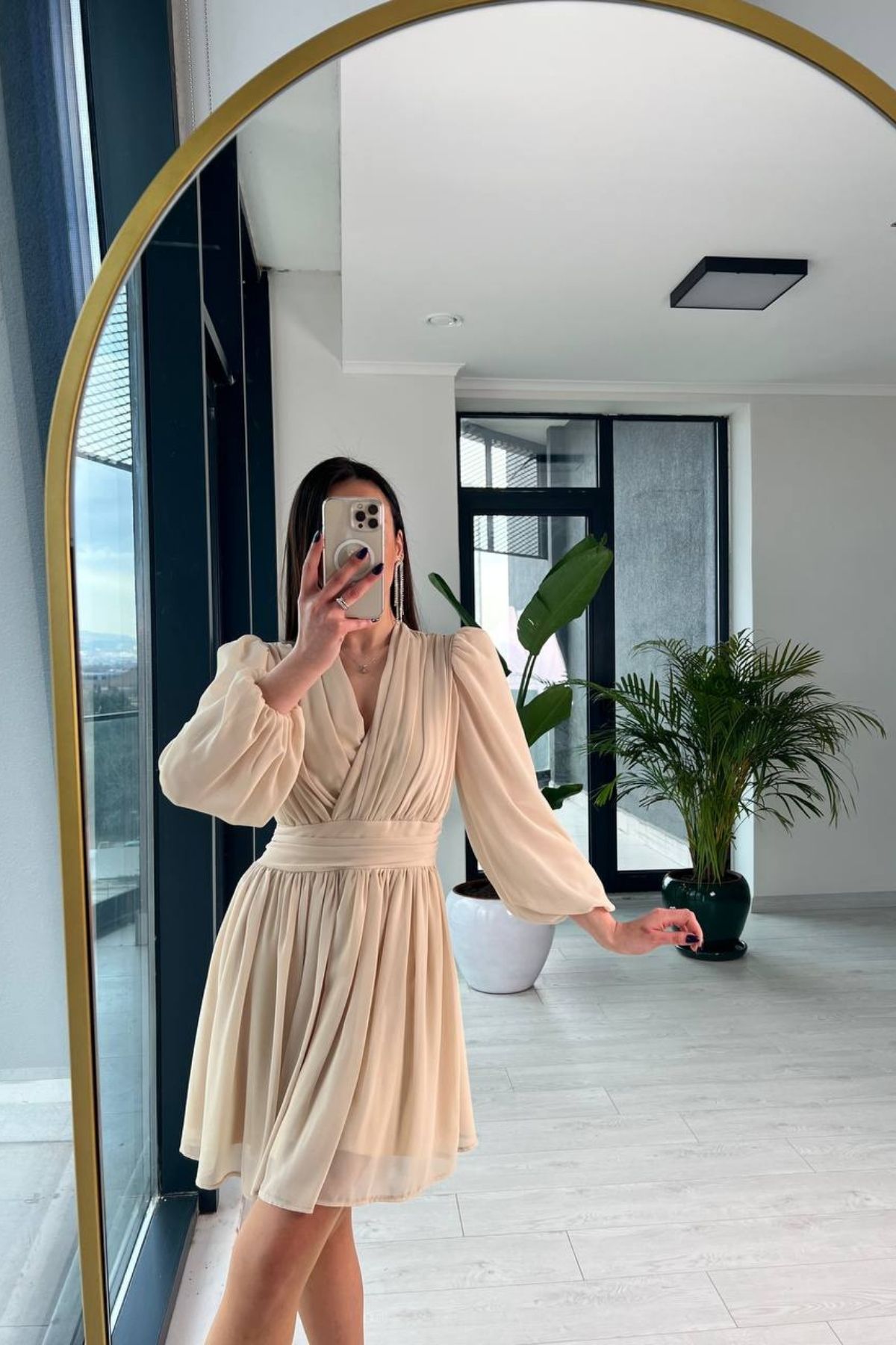 Taş Rengi Tasarım Şifon Astarlı Mini Elbise