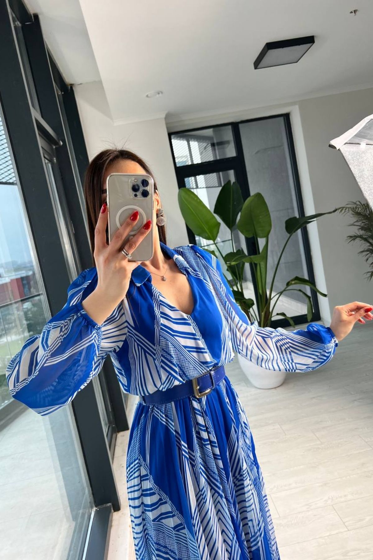 Saks%20Mavi%20Kemerli%20Astarlı%20Şifon%20Elbise