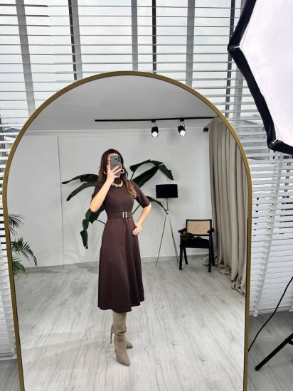 Kahverengi Kuşak Kemerli Dik Yaka Midi Boy Krep Kumaş Elbise