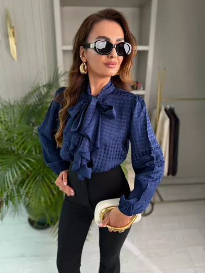 Lacivert Pamuklu Saten Boyun Bağlamalı Desenli Bluz