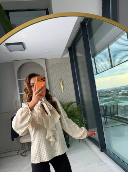 Bej Pamuklu Saten Boyun Bağlamalı Desenli Bluz