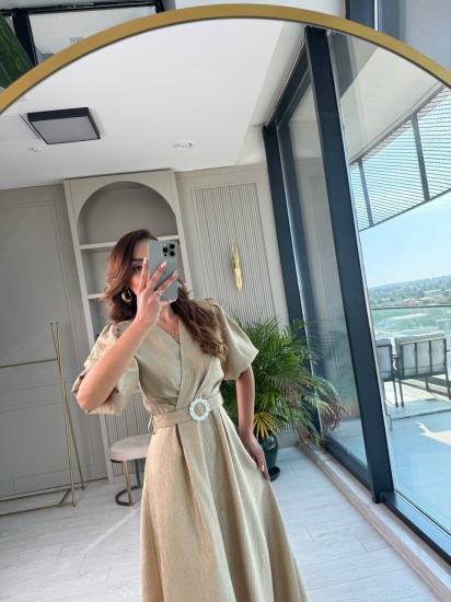 Gold Işıltılı Kemerli Kruvaze Yaka Midi Boy Elbise