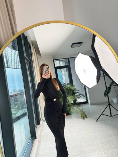 Siyah Drapeli Taşlı Kalp Kemer Detaylı Likralı Premium Elbise