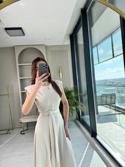 Bej Bel Kuşaklı Tensel Kumaş Midi Boy Elbise