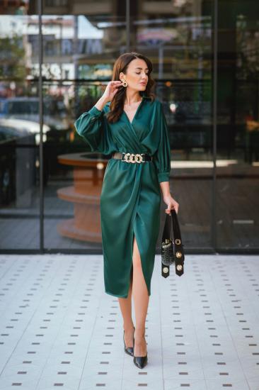 Zümrüt Yeşili Kemerli Yırtmaç Detaylı Saten Elbise