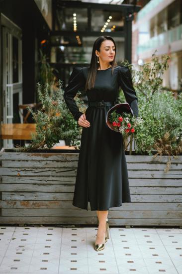 Tasarım Siyah Kemerli Sırt Detaylı Saten Elbise