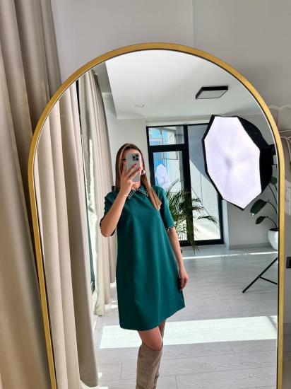 Zümrüt Taş Detaylı Tok Krep Kumaş Elbise