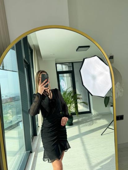 Siyah Drapeli Gül Detaylı Astarlı Şifon Elbise