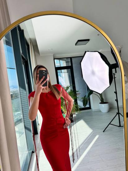 Tasarım Kırmızı Kol Püskül ip Detay Atlas Kumaş Kalem Elbise