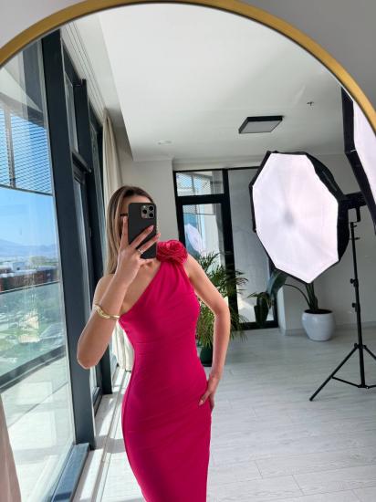 Fuşya Tasarım Astarlı Gül Detaylı Tek Kol Tül Elbise